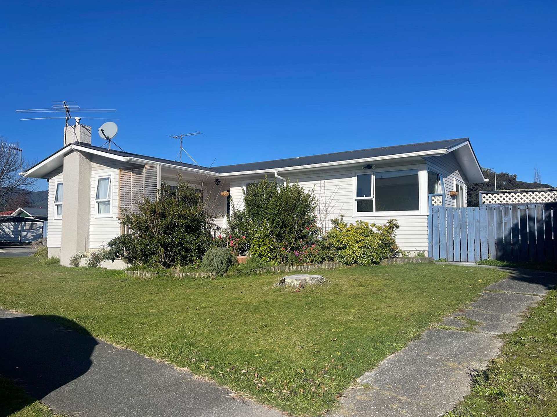 1 Momona Street Wainuiomata_0