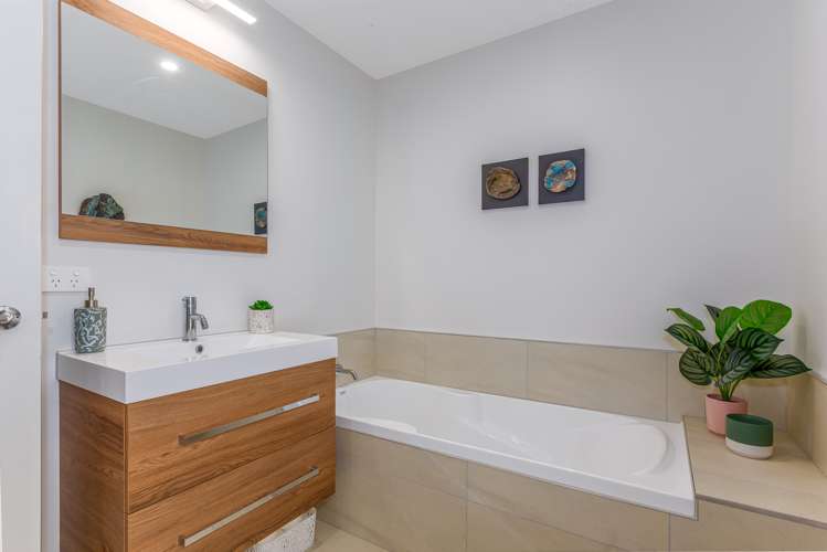 9 Lemonwood Way Woodridge_13