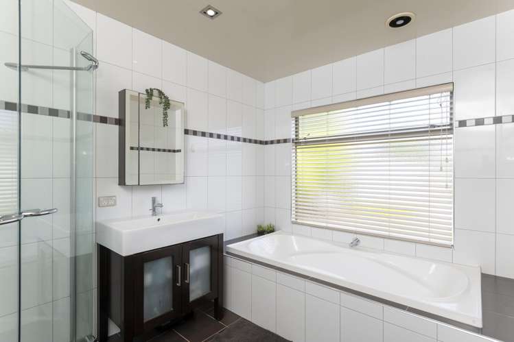 5 Pohutukawa Grove Lytton West_12