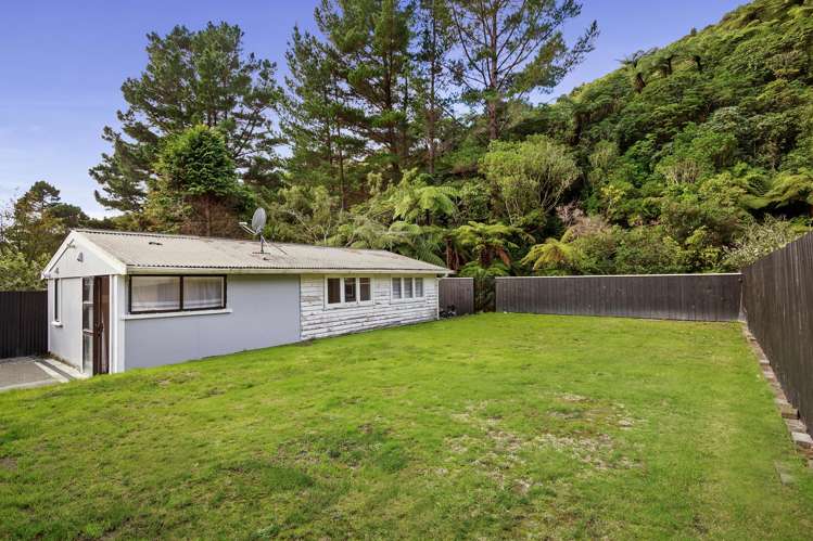 63 Sunny Grove Wainuiomata_19