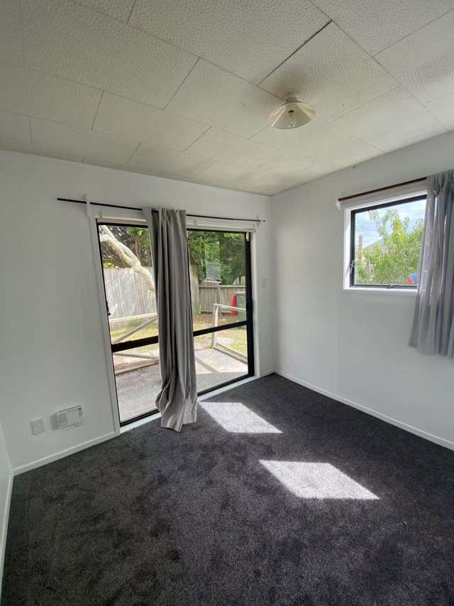 47B Cobham Crescent Kelston_4