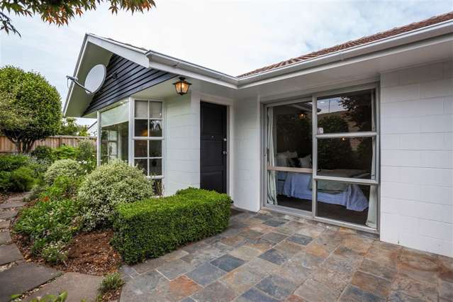 2/20 Stratford Street Merivale_1