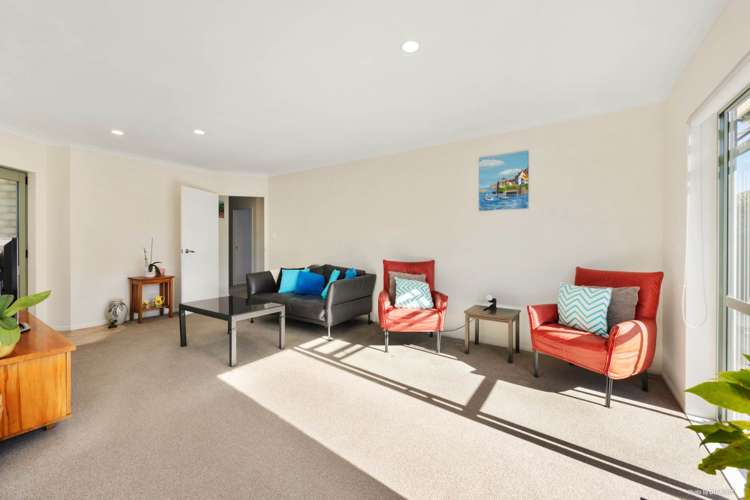 2 Dan Tori Place Orewa_11