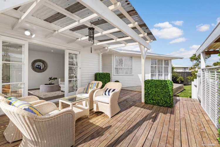 1/20 Gossamer Drive Pakuranga Heights_5