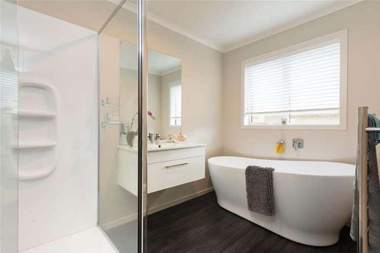 5 Ellesmere Close Pyes Pa_13