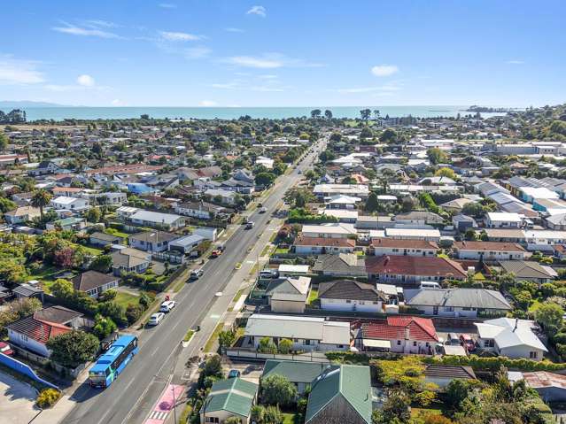 Great Opportunity In Prime Location!