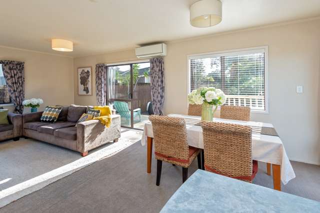 2/8 Beldon Place Pakuranga Heights_1