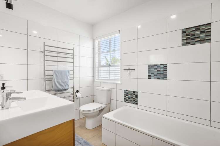 70 Lloyd Avenue Mount Albert_16