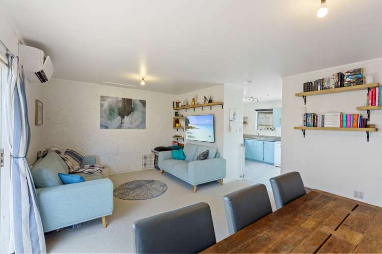 2/290b Main Highway Otaki_6