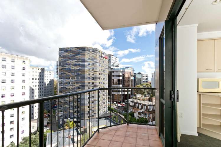 12D/6 Whitaker Place City Centre_9