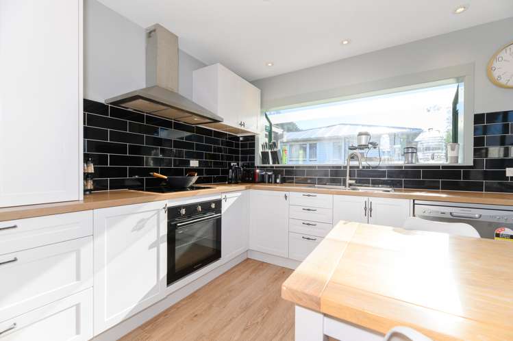 9 Longburn Road Henderson_13