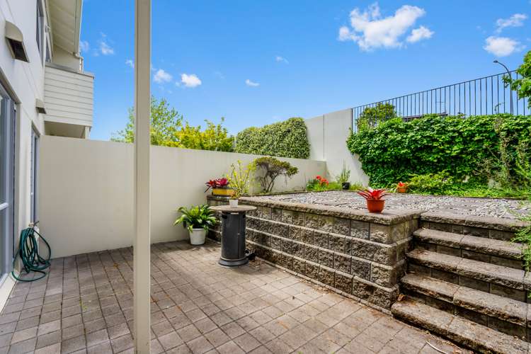 E4/71 Spencer Road Oteha_22