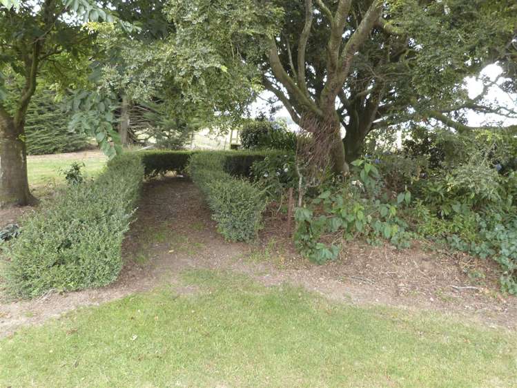 219 Robertson Road Winton Surrounds_36