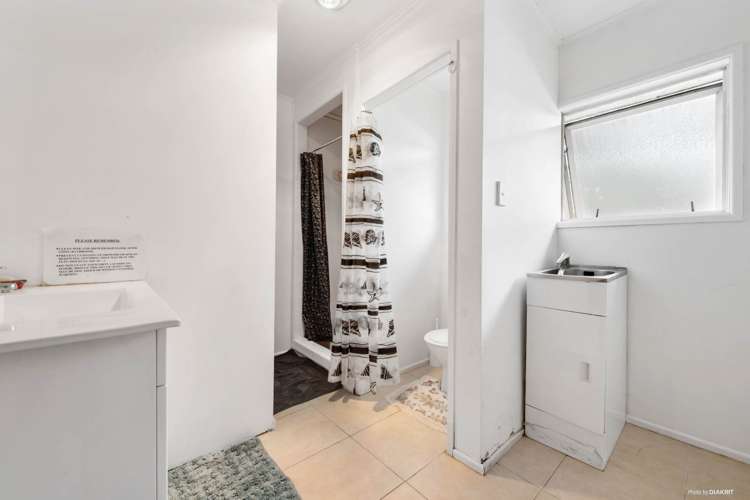 8 Tindall Crescent Otara_11