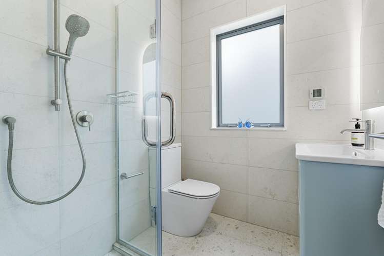 19 & 19A Surf View Crescent Red Beach_18