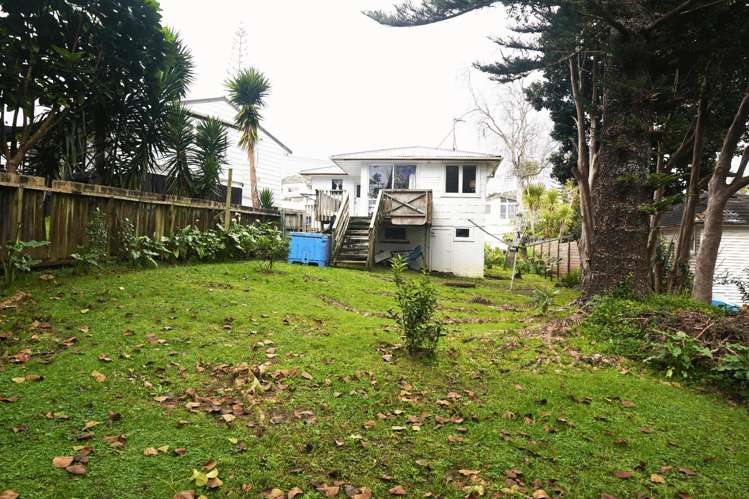 16 Parrs Cross Road_4