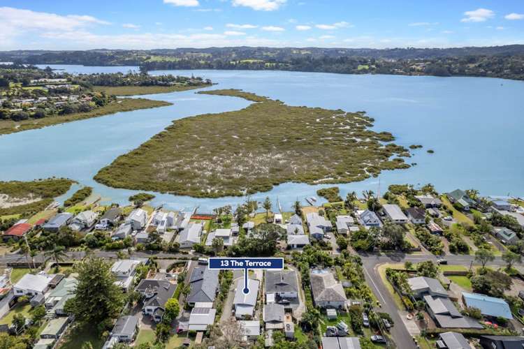 13 The Terrace Herald Island_17