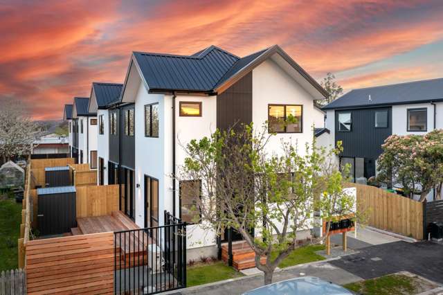 ONLY ONE LEFT! Three-Bed Designer Townhouses