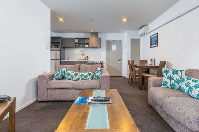 Modern City Pad by SkyTower & CRL Station