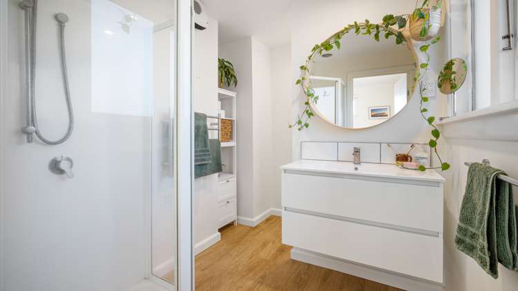 24 Derrett Place Saint Martins_13