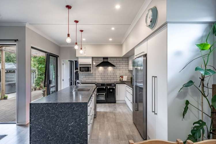 775 Queens Drive Waikiwi_10