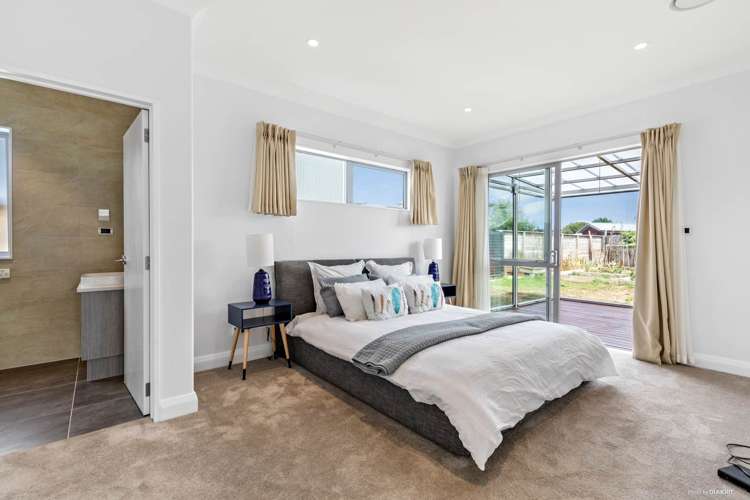 69 Bordeaux Parade Te Atatu South_17