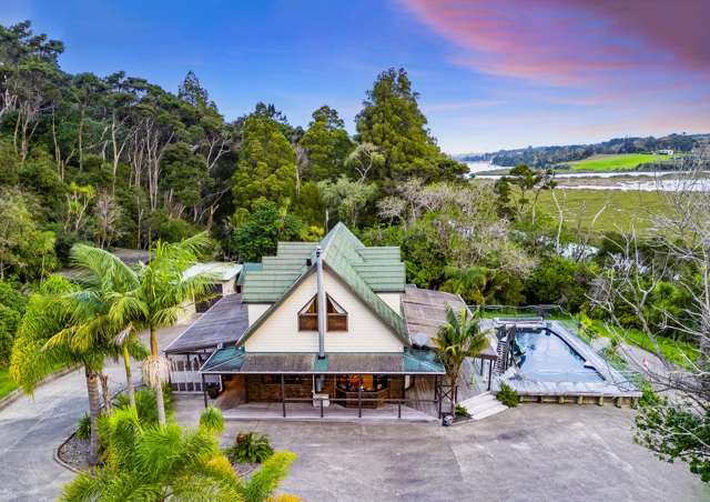 Riverside Log House - Rare opportunity