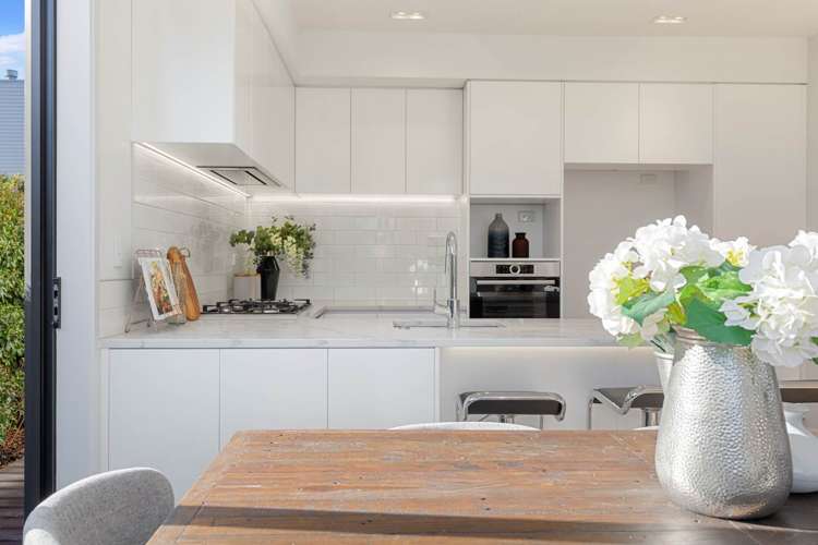 13c Queensway Three Kings_21