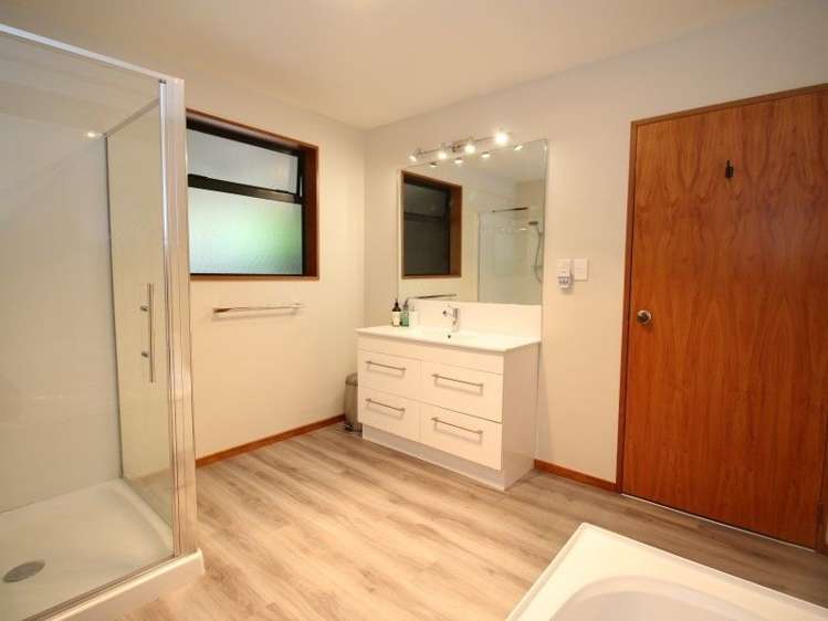 23 Falcon Drive Allenton_12