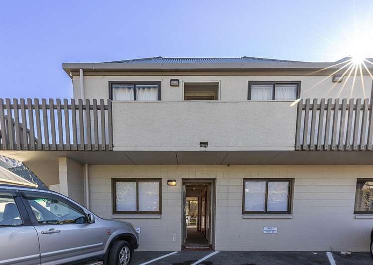 1/42 Hallenstein Street Queenstown_15