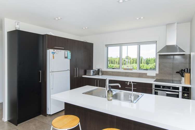 15 Silverstone Place Lytton West_2