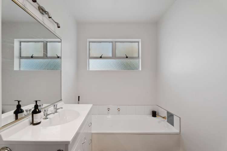 8 Ragan Lane Wanaka_13