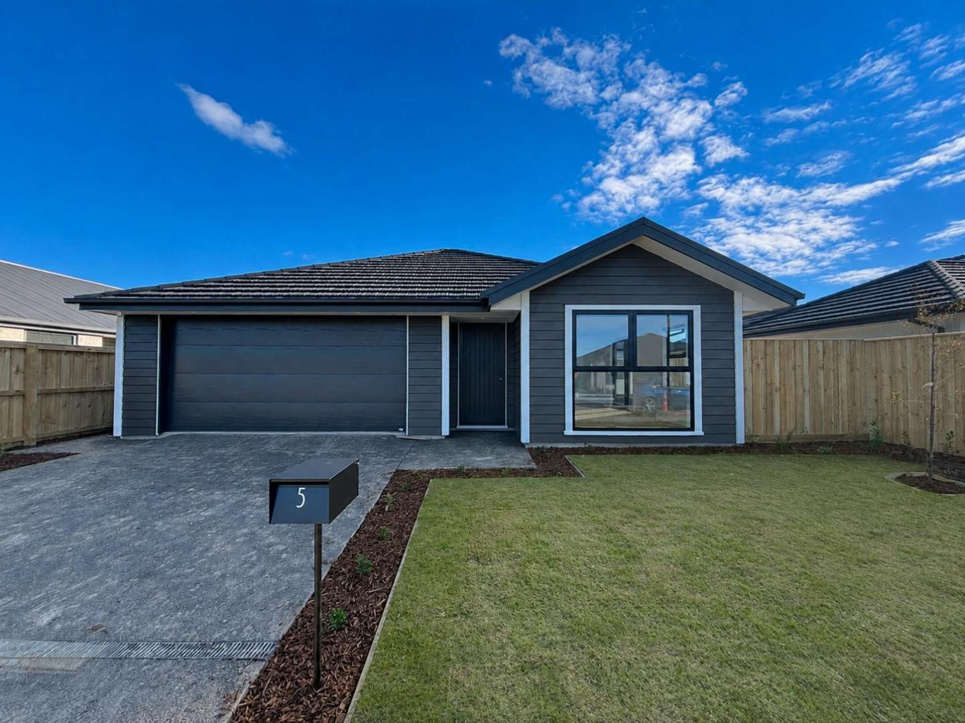 5 Campbell Drive 1476_0