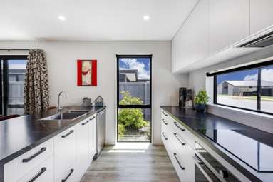 36 Fairbairn Road_4