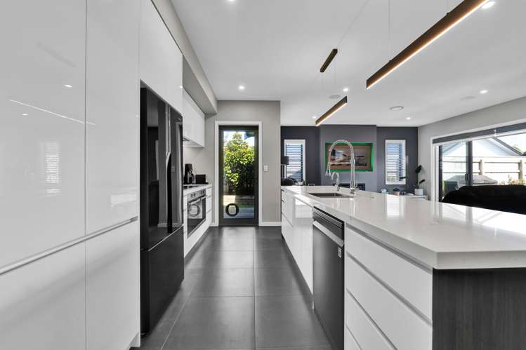 17 Honeyfield Drive Whalers Gate_12