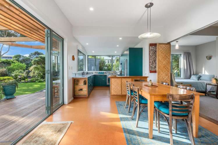 137 Wellington Road Paekakariki_4