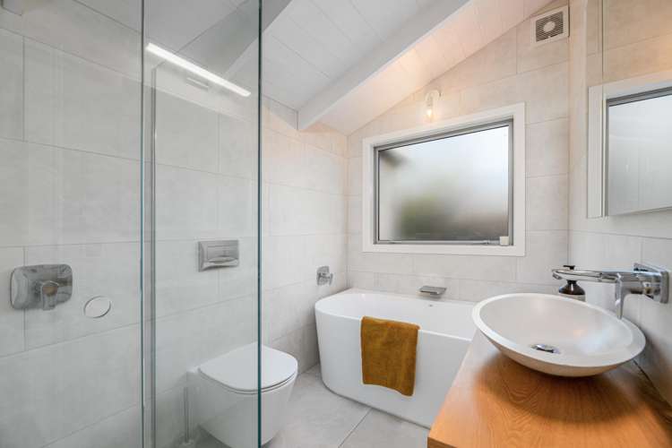 22 Woodfern Crescent Titirangi_36