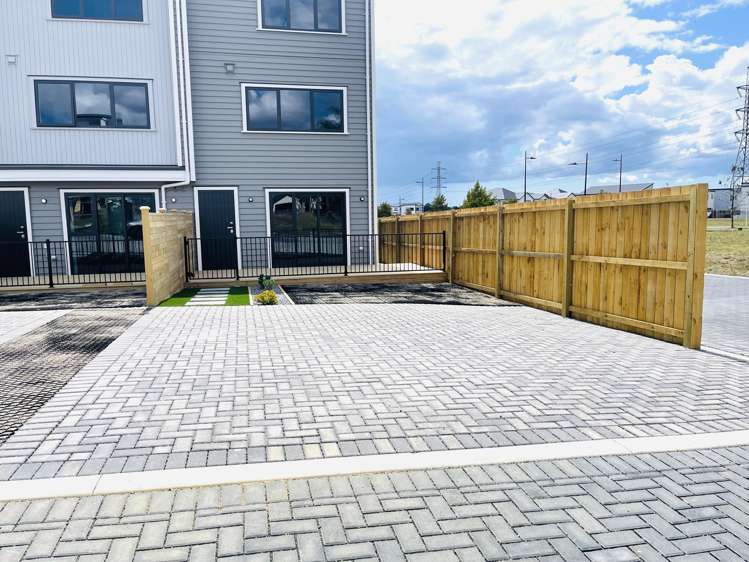 3 Awhi Way Karaka_13