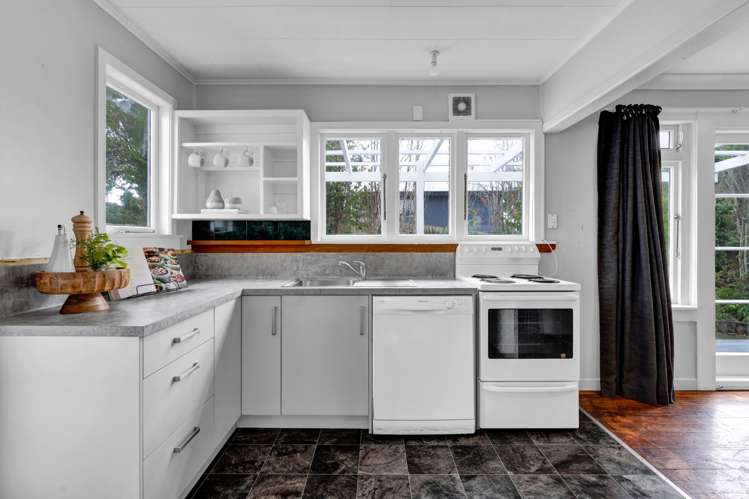 106 Seaview Road Westown_13