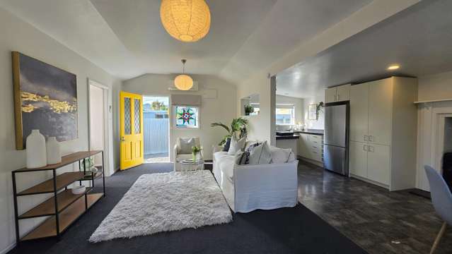 Trendy Trentham Cottage with Garden