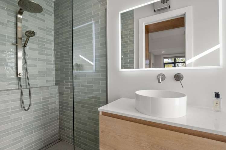 52 Wainui Avenue Point Chevalier_8