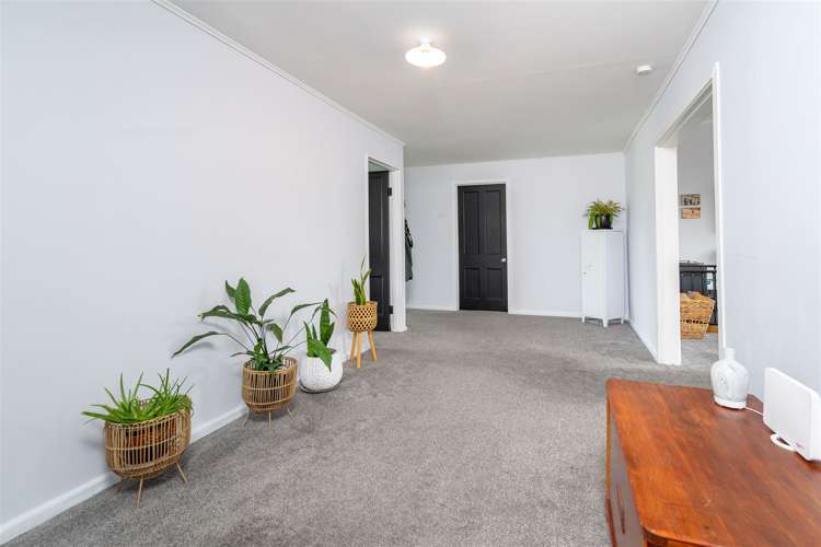 18 Main Road Owaka_14