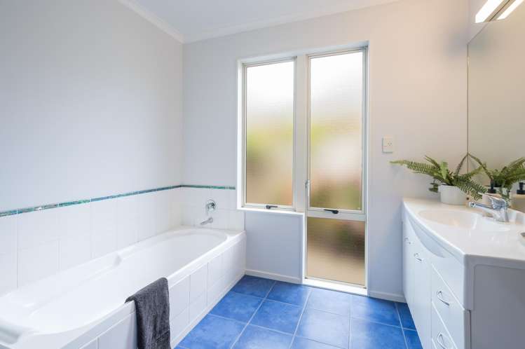 18 Standish Place Stoke_21