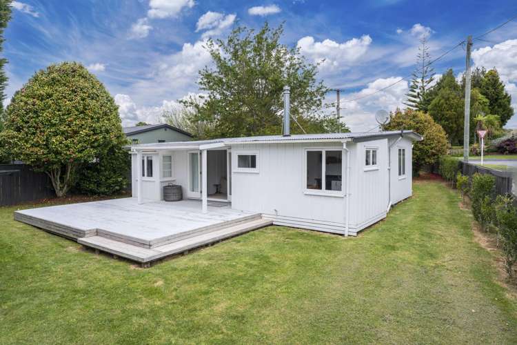 17 Lake Road Mangakino_16