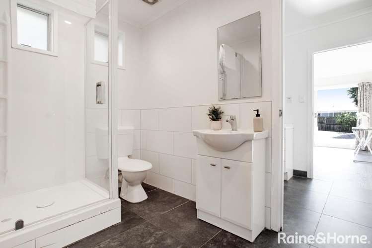 2/90 Rosier Road Glen Eden_10