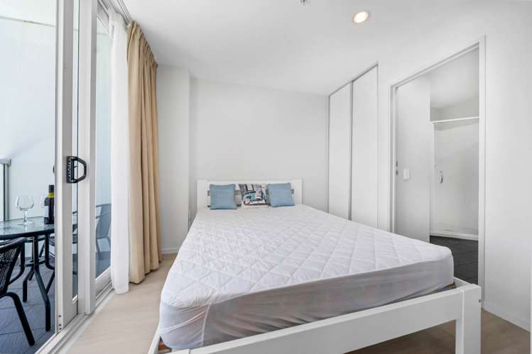 601/17 Amersham Way Manukau_17