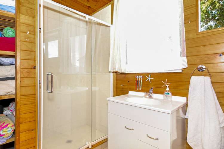 305 Linton Crescent Whangamata_17