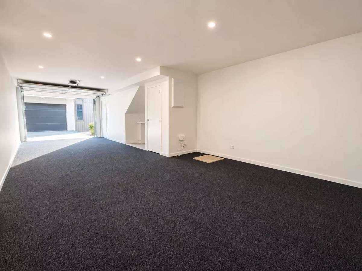 2&7/36 Thatcher Street_4