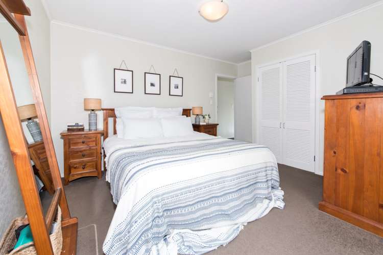 92 Tiroroa Avenue Te Atatu South_13