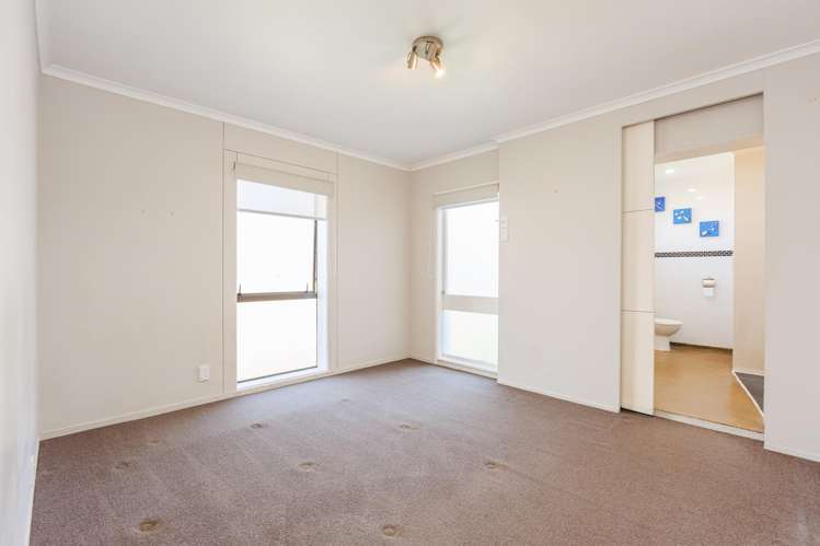 25 Meadway Sunnyhills_12